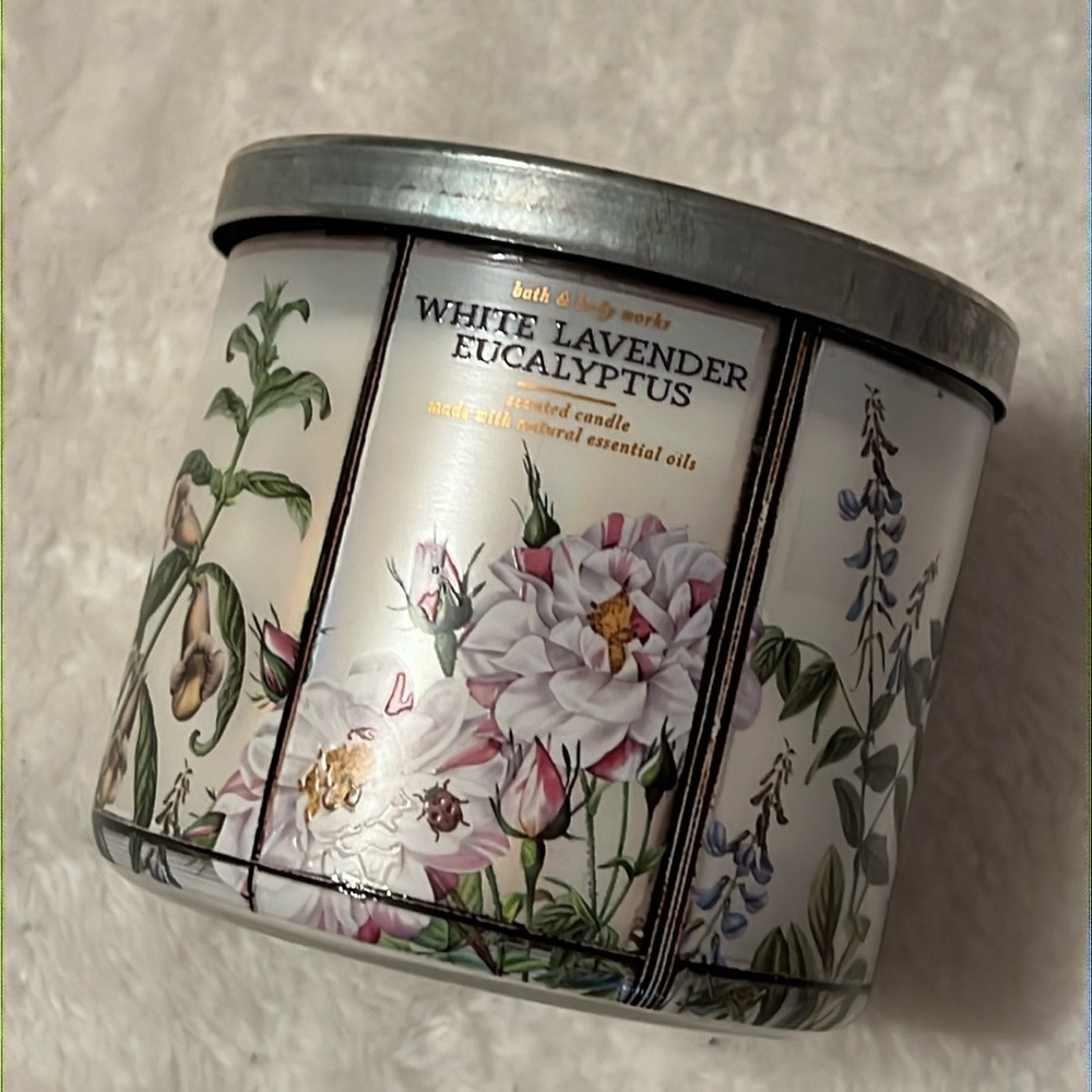 New bath & body works 3 wick white lavender eucalyptus candle